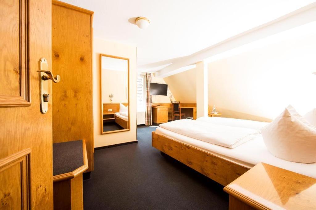 Stadthotel Waldhorn Кирххайм-унтер-Тек Экстерьер фото