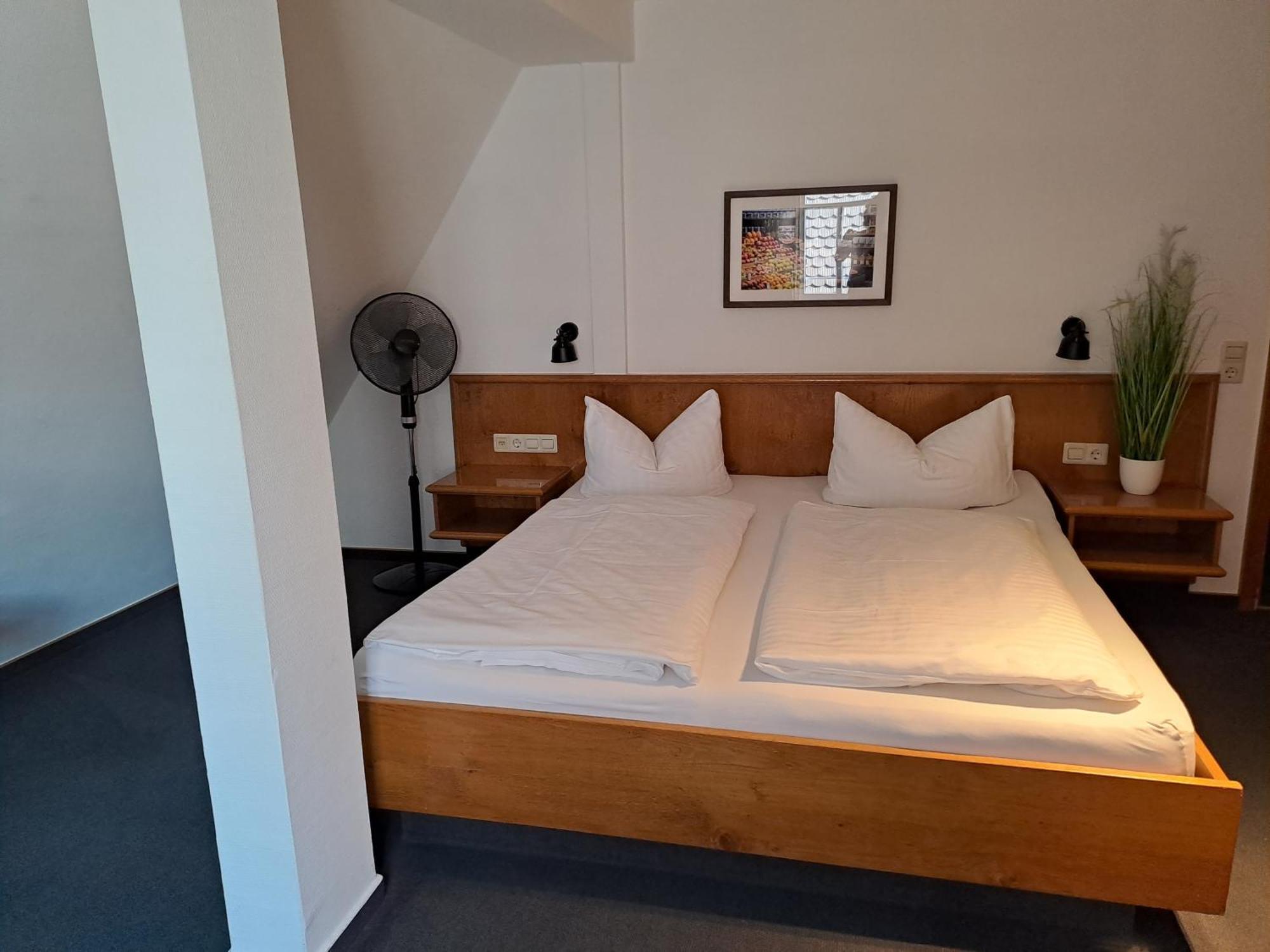 Stadthotel Waldhorn Кирххайм-унтер-Тек Экстерьер фото
